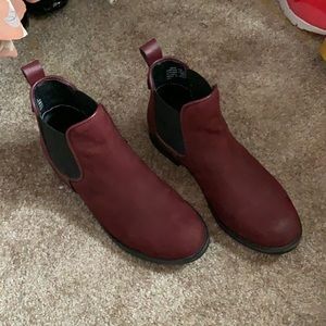 Steve Madden burgundy Chelsea booties